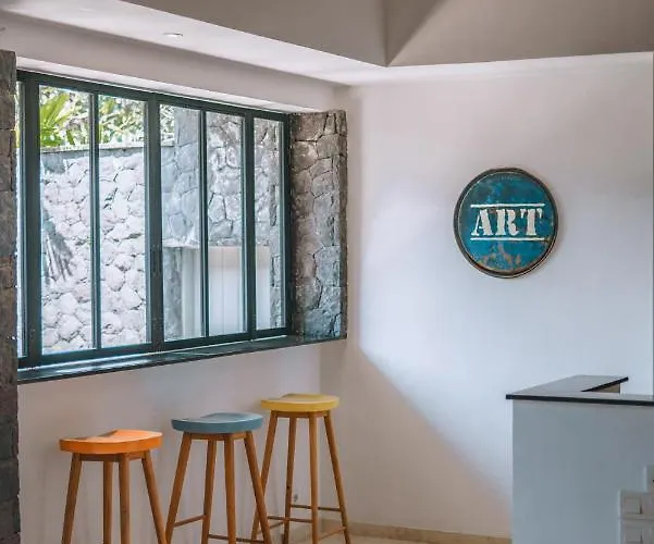 Kalila: Elegant 2 Bedroom In Perfect Location ! سمينياك